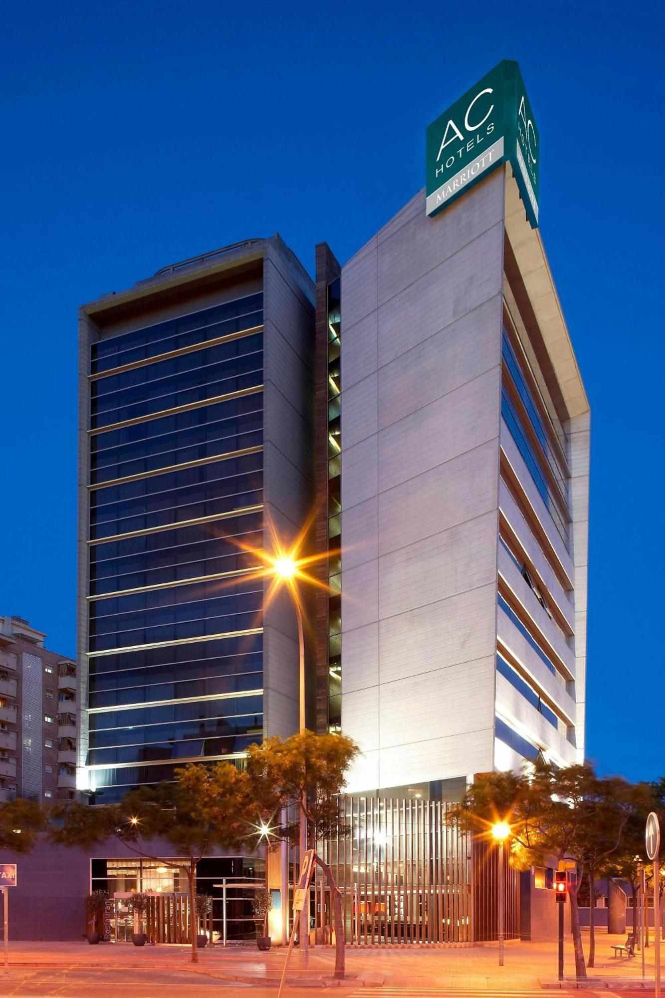 Ac Hotel Som By Marriott Л'Успіталет-да-Любрагат Екстер'єр фото